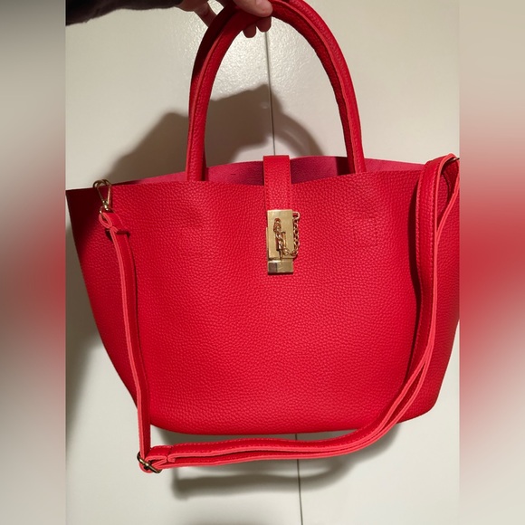 RED Bucket Handbag NWOT gold hardware - Picture 7 of 10